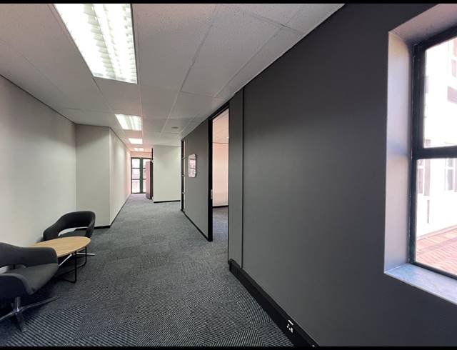 215M² OFFICE TO LET IN HYDE PARK
